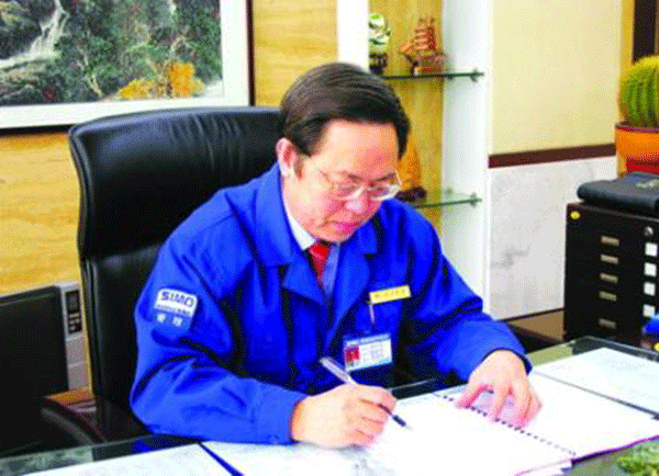 西瑪集團(tuán)董事長楊允成被評選為“感動西安——2005年度推動西安經(jīng)濟(jì)發(fā)展的十大新聞人物”之一。