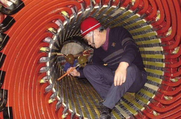 電機(jī)維修中錯(cuò)誤的操作帶來的危害性——西安泰富西瑪電機(jī)(西安西瑪電機(jī)集團(tuán)股份有限公司)官方網(wǎng)站 電機(jī)維修中錯(cuò)誤的操作帶來的危害性——西安泰富西瑪電機(jī)(西安西瑪電機(jī)集團(tuán)股份有限公司)官方網(wǎng)站