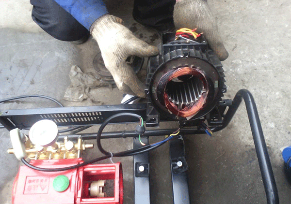 為何萬用表不能測(cè)量三相電機(jī)而用搖表——西安泰富西瑪電機(jī)(西安西瑪電機(jī)集團(tuán)股份有限公司)官方網(wǎng)站 為何萬用表不能測(cè)量三相電機(jī)而用搖表——西安泰富西瑪電機(jī)(西安西瑪電機(jī)集團(tuán)股份有限公司)官方網(wǎng)站