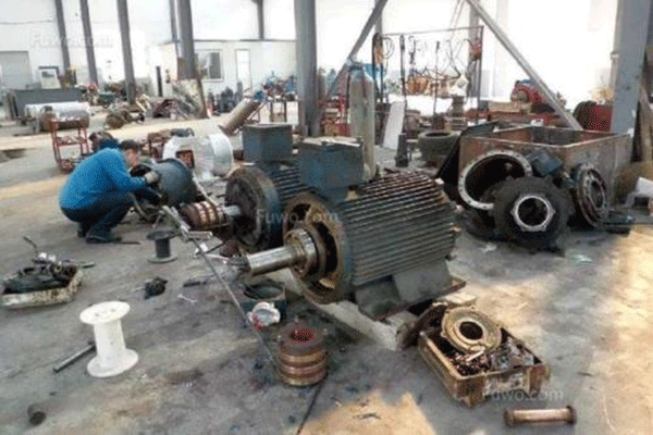 西安西瑪電機驅(qū)動軸修理中軸向間隙的測量。