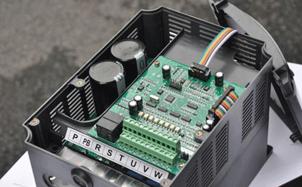 變頻器與西瑪電機(jī)的匹配問(wèn)題。