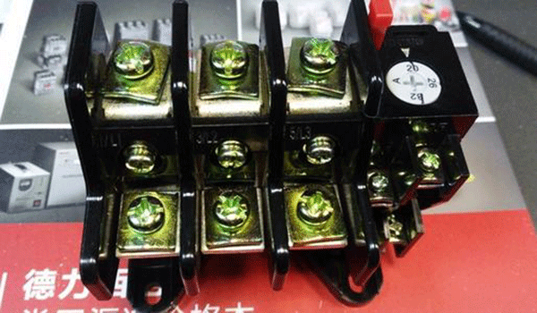 如何正確選擇三相異步電動(dòng)機(jī)保護(hù)用熱繼電器？