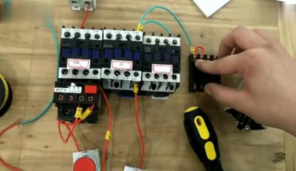 Y系列高壓三相異步電動機的功率控制需要哪些元件？